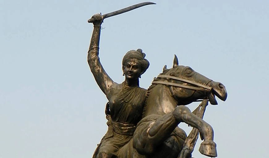 Rani Lakshmibai अदम्य साहस की प्रतिमूर्ति थीं रानी लक्ष्मीबाई, आखिरी सांस तक अंग्रेजों से करती रहीं युद्ध