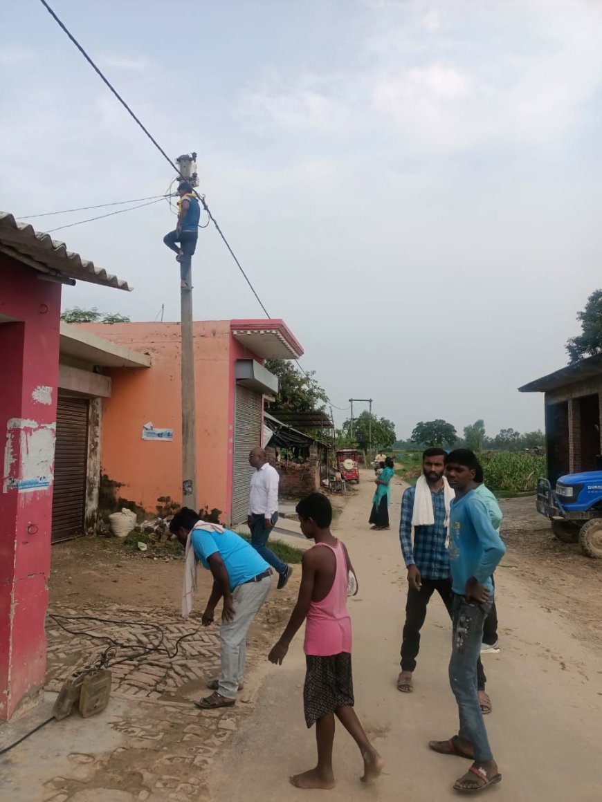 चार लोगों के विरुद्ध विजली चोरी का मुकदमा दर्ज कराया गया