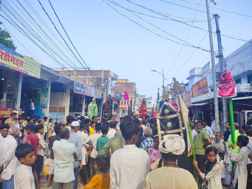 फतेहपुर मे ढोल ताशो के साथ आठवीं मुहर्रम पर सुन्नी समुदाय द्वारा अलम का जुलूस निकाला गया