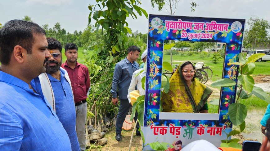 मुख्य अतिथि/मंत्री विजयलक्ष्मी गौतम जी ने बायो डाइवर्सिटी पार्क में विधि विधान एवं मंत्रोचारण के साथ पारस पीपल का वृक्ष लगाया