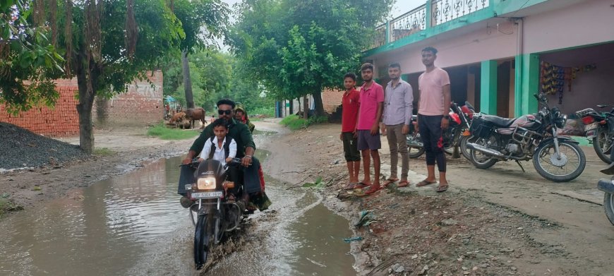 लोहरैया बनकटा मार्ग गढ्ढे में तब्दील