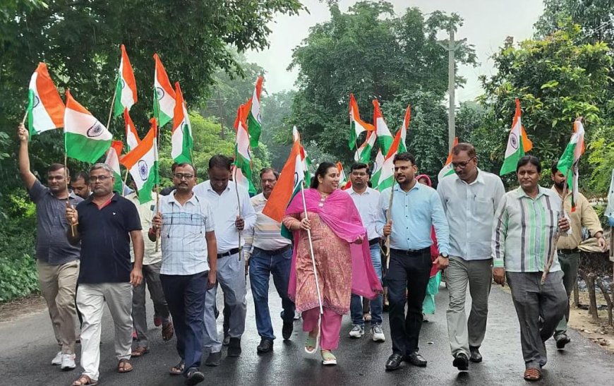 बी डी ओ ने तिरंगा यात्रा निकाली