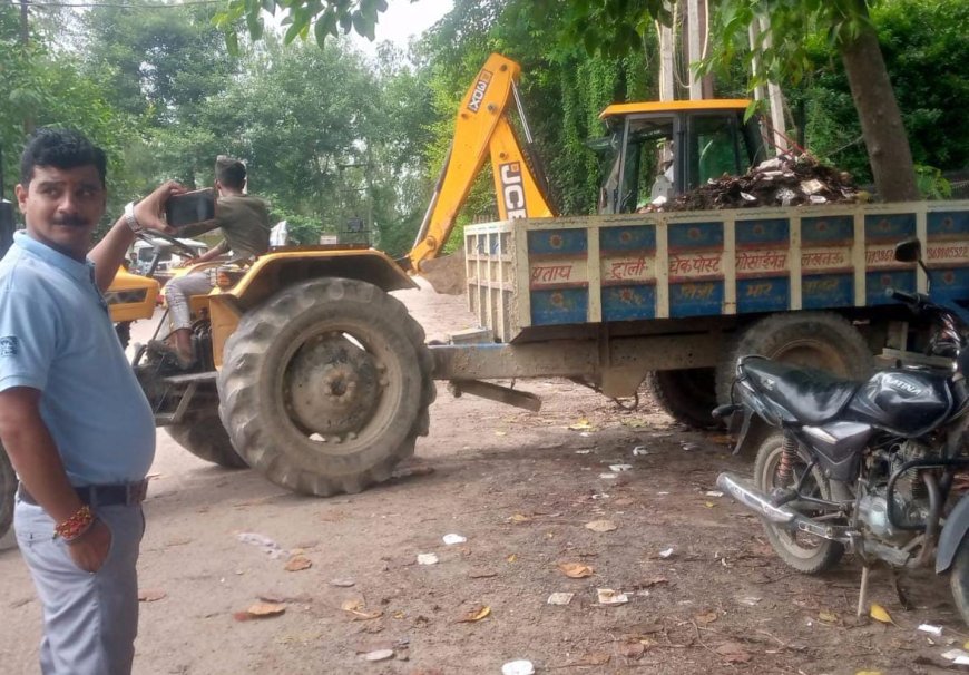 संयुक्त चिकित्सालय सिरौलीगौसपुर के गेट के पास गन्दगी व अतिक्रमण हटवाया गया