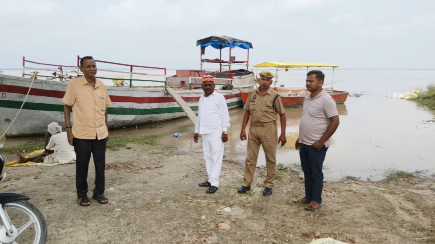 सरयू नदी का जल स्तर खतरे के निशान से ऊपर सडक पर बह रहा है पानी बाढ की स्थिति से निपटने के लिए तहसील प्रशासन अलर्ड मोड पर