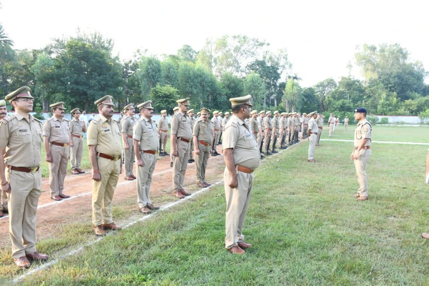 साप्ताहिक परेड का निरीक्षण कर संबंधित को  दिए गए आवश्यक दिशा-निर्देश-