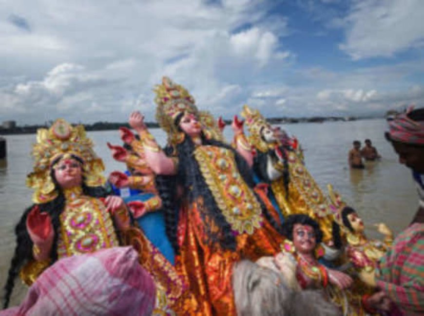 गरबा कर नम आंखों से मां दुर्गा को विदाई माता रानी के जयकारों की गूंजी शहर व ग्रामीण क्षेत्र।