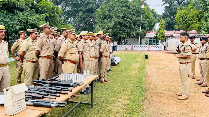 रिजर्व पुलिस लाइन्स परेड ग्राउण्ड में दंगा नियंत्रण उपकरणों के साथ अधिकारी कर्मचारीगणों द्वारा किया गया ‘दंगा नियंत्रण अभ्यास