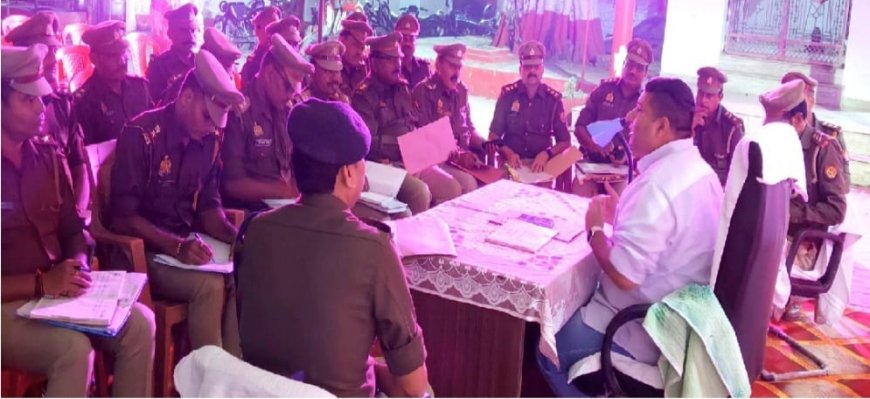 पुलिस अधीक्षक चक्रेश मिश्र द्वारा थाना महमूदाबाद पर सर्किल महमूदाबाद के समस्त थानों निरीक्षण किया