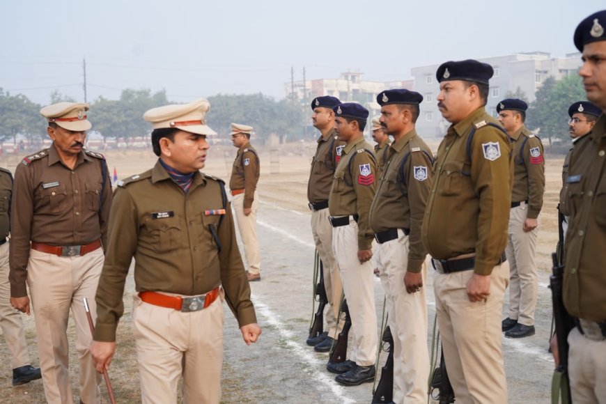 म.प्र. अतिरिक्त पुलिस अधीक्षक सिंगरौली श्री शिव कुमार वर्मा ने साप्ताहिक जनरल परेड का किया निरीक्षण