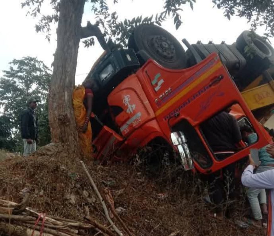 जंगल से लकड़ी लेकर आ रही महिला के ऊपर अनियंत्रित ट्रेलर वाहन पलटा