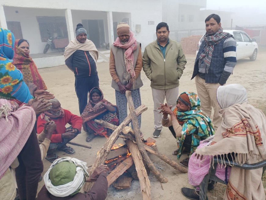 सहारा चैरिटेबल ट्रस्ट द्वारा वृद्ध आश्रम में लकड़ी और अलाव जलाने की गई व्यवस्था