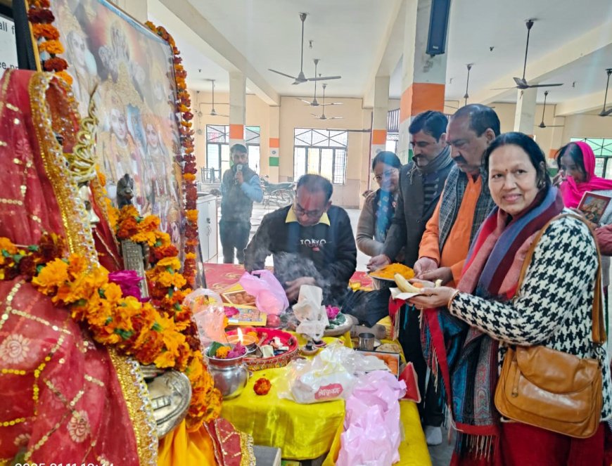 प्रथम वर्षगांठ पर भक्तों ने कराया भंडारा, उमड़ी भीड़