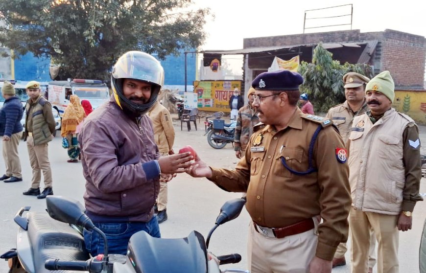 अशोक चौक पर सीओ ने लोगों को पढ़ाया यातायात का पाठ