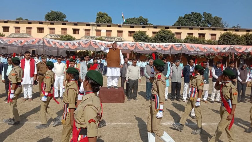 गणतंत्र दिवस समारोह पूरे जनपद में परंपरागत ढंग से हर्षोल्लास के वातावरण में मनाया गया