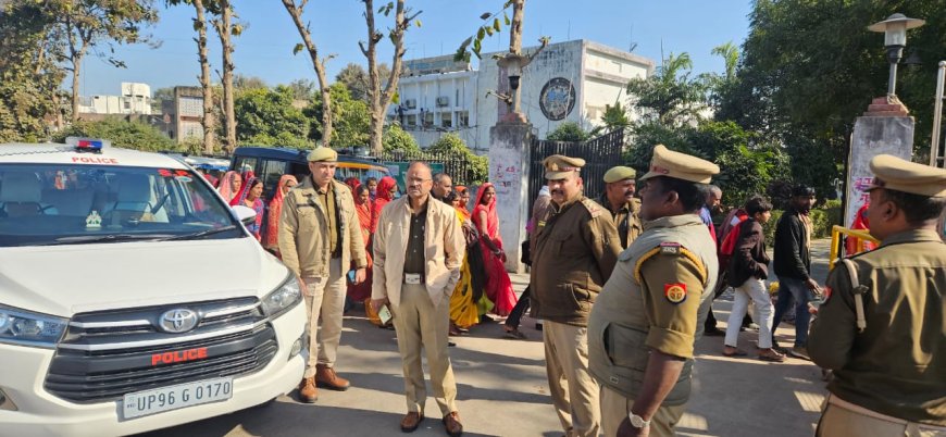 पुलिस अधीक्षक द्वारा महाकुंभ 2025 व मौनी अमावस्या मेला को सकुशल संपन्न कराने के दृष्टिगत यूपीटी तिराहा(पर्यटक तिराहा) का  भ्रमण कर सुरक्षा व्यवस्था का जायजा लिया गया