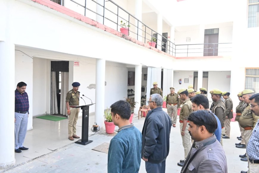 पुलिस अधीक्षक चित्रकूट द्वारा राष्ट्रपिता महात्मा गाँधी की पुण्यतिथि(शहीद दिवस) पर श्रद्धांजलि अर्पित की गयी।