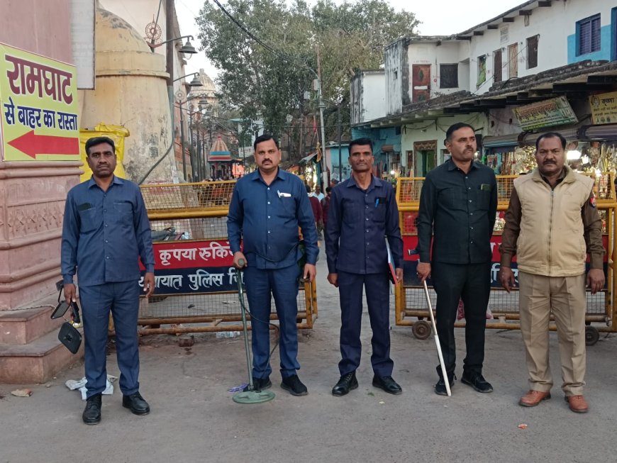 एस-चेक रेंज बांदा,डॉग स्क्वॉयड, एलआईयू की संयुक्त टीम द्वारा सुरक्षा व्यवस्था के दृष्टिगत रामघाट के आस पास का क्षेत्र, प्रमुख मठ मंदिर,संदिग्ध व्यक्ति/वस्तुओं की चैकिंग की गयी