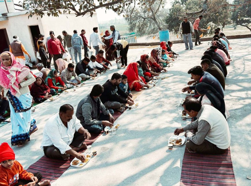 हनुमान जी का श्रृंगार कर भक्तों ने सवामणी का लगाया भोग