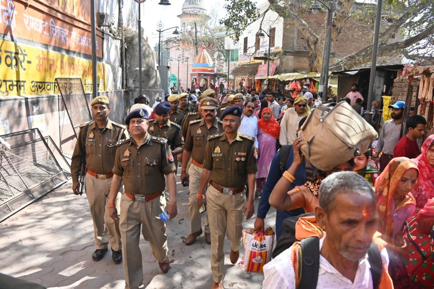 पुलिस उप महानिरीक्षक परिक्षेत्र बांदा द्वारा पुलिस अधीक्षक चित्रकूट की उपस्थिति में महाकुंभ मेला प्रयागराज 2025 मेले को सकुशल संपन्न कराने के लिए रामघाट एवं परिक्रमा मार्ग का भ्रमण कर सुरक्षा व्यवस्था का जायजा लिया ।