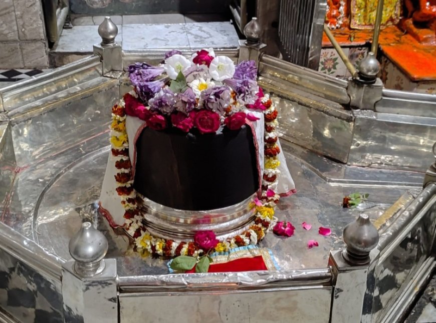 महाशिवरात्रि के पर्व पर इस साल भी तारकेश्वर महादेव पर भक्तों का शैलाब बरकरार रहा