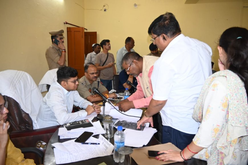 जिलाधिकारी एवं पुलिस अधीक्षक चित्रकूट की अध्यक्षता में कृषि भवन कर्वी में सम्पूर्ण समाधान दिवस का आयोजन किया गया