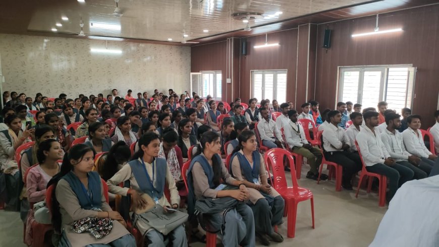 महामती प्राणनाथ महाविद्यालय मऊ चित्रकूट में सेवा भारती द्वारा नशा मुक्ति भारत अभियान एवं जिला विधिक साक्षरता शिविर का आयोजन किया गया ।