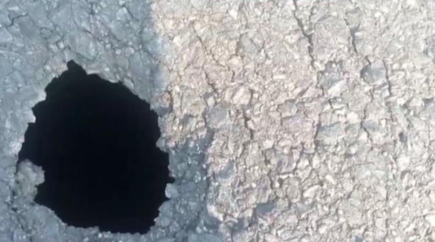 NH730 पर बीचों बीच धंसी सड़क,वाहनों के लिए बढ़ा खतरा