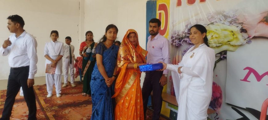 मदर्स डे पर पीएसटी एलिमेंट्री स्कूल में उत्सव: मां की भूमिका को बताया गया अनुपम