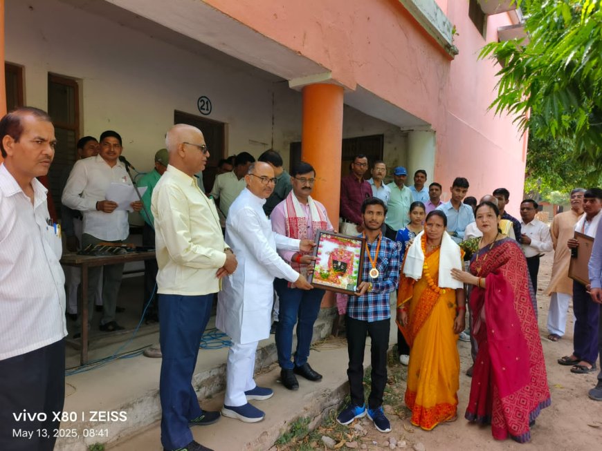 सीआईसी के मेधावी छात्र-छात्राओं को पंडित जगदीश प्रसाद गौतम ने किया सम्मानित
