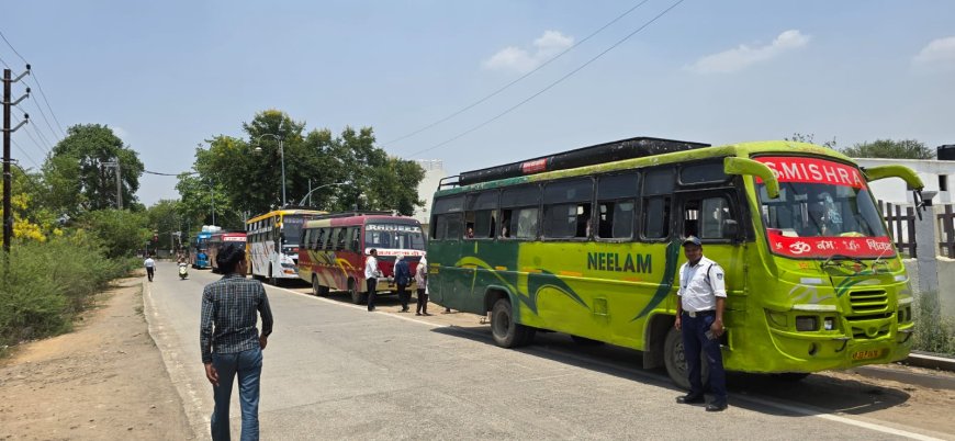 यातायात पुलिस द्वारा 50 से अधिक यात्रियों बसों की चेक किए गए परमिट फिटनेस