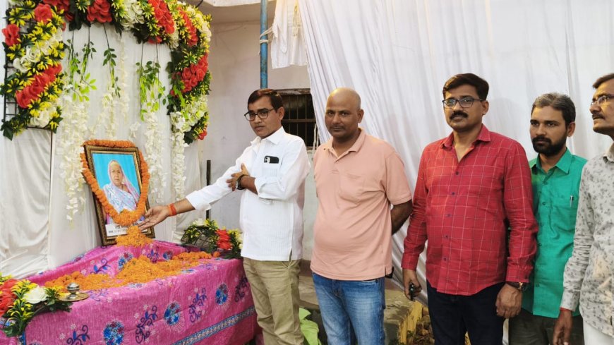 पूर्व ब्लॉक प्रमुख नाथनगर अखिलेश पान्डेय की माता जी के ब्रम्ह भोज मे पहुचे धोबखरा गाव