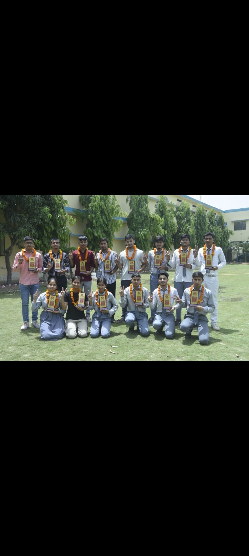 के.डी. पब्लिक स्कूल राया में सीबीएसई बोर्ड टॉपर्स एवं उनके अभिभावकों को किया गया सम्मानित   राया।  ।