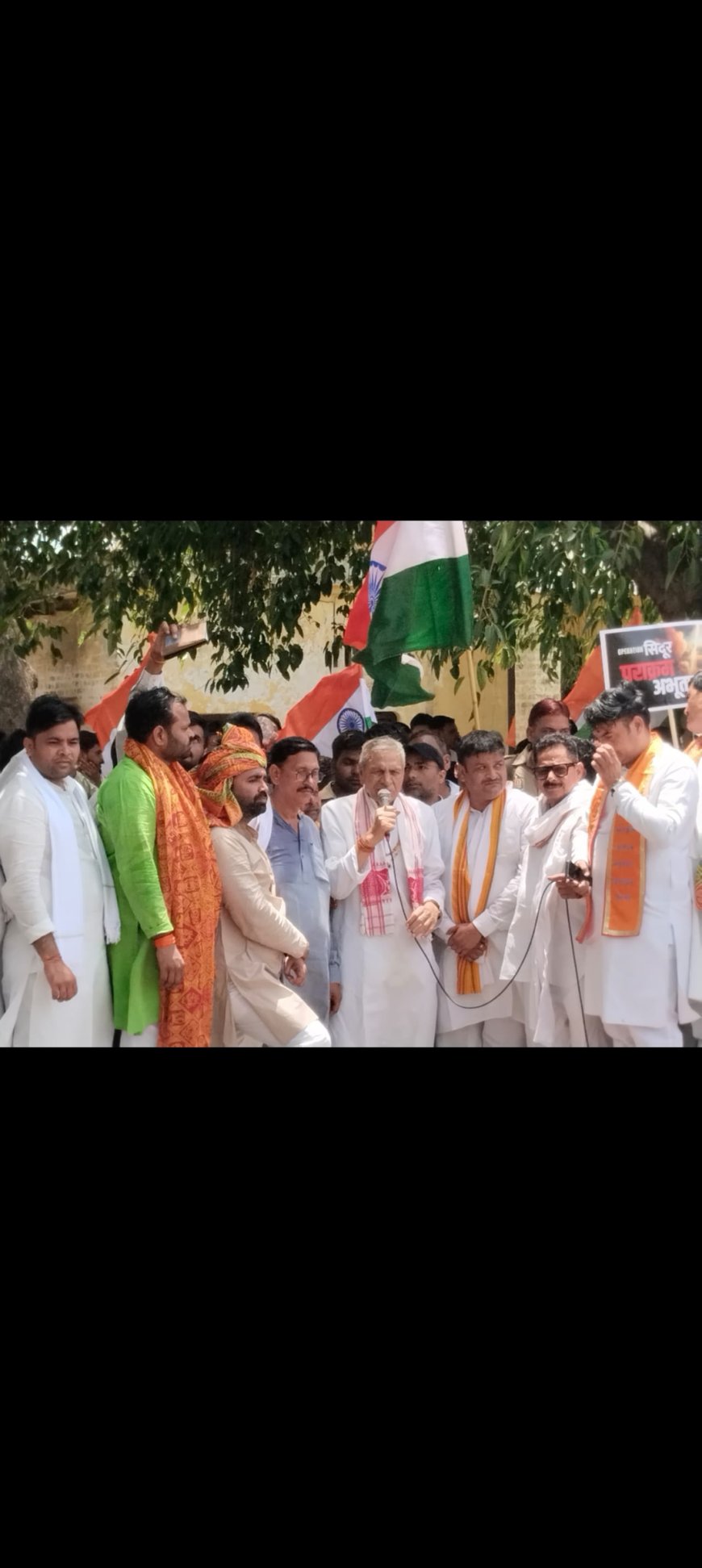 ऑपरेशन सिंदूर की सफलता को लेकर मथुरा के राया मे भव्य तिरंगा यात्रा निकाली गई