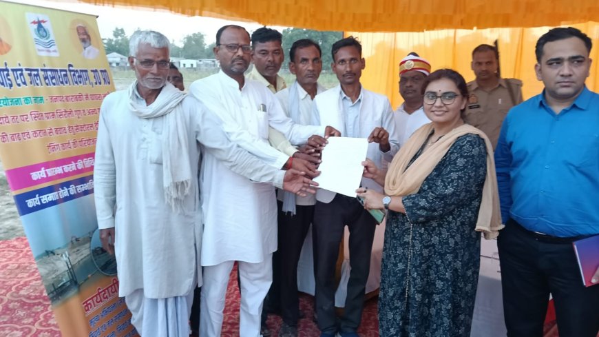 भाजपा नेता संदीप सिंह ने एस डी एम प्रीति सिंह को ज्ञापन सौंपा