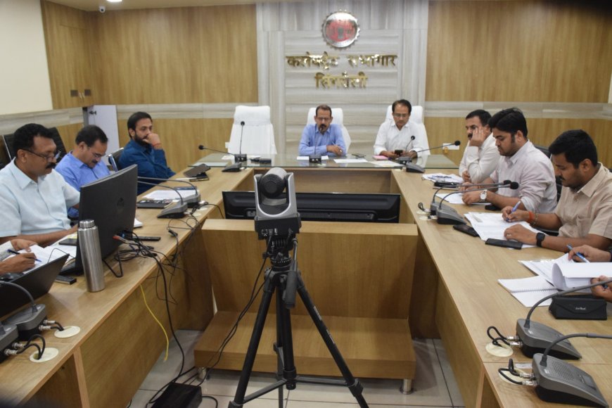सीएम हेल्प लाईन में लंबित शिकायतों का गंभीरता पूर्वक अधिकारी करे निराकरणः-कलेक्टर राजस्व के लंबित प्रकरणो का अभियान चलाकर करे निराकरणः-चन्द्र शेखर शुक्ला