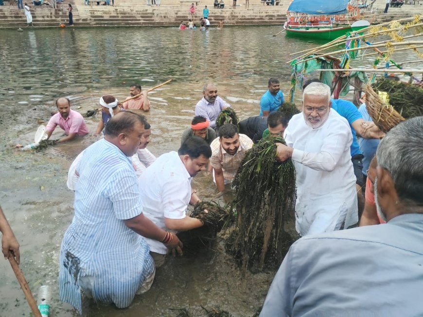 मंत्री जल शक्ति विभाग उत्तर प्रदेश सरकार  स्वतंत्र देव सिंह ने आज पंडित दीनदयाल शोध संस्थान द्वारा आयोजित मां मंदाकिनी गंगा में स्वच्छता कार्यक्रम सभी घाटो में सफाई का कार्य किया गया।