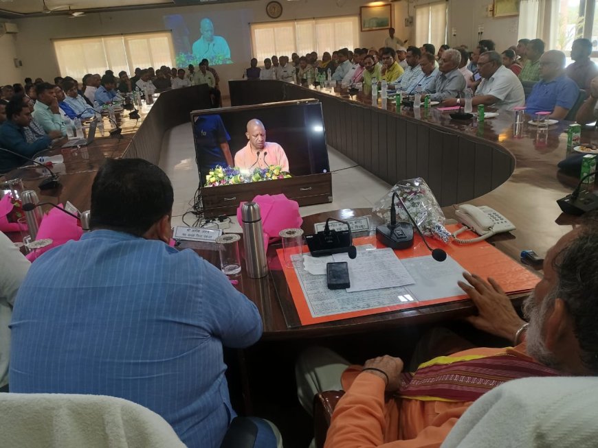 मुख्यमंत्री जी के कर कमलों से बेसिक शिक्षा विभाग के महत्वपूर्ण कार्यक्रमों का शुभारंभ/ लोकार्पण का सजीव प्रसारण प्रभारी मंत्री  मनोहर लाल मन्नू कोरी की गरिमामई उपस्थित में संपन्न