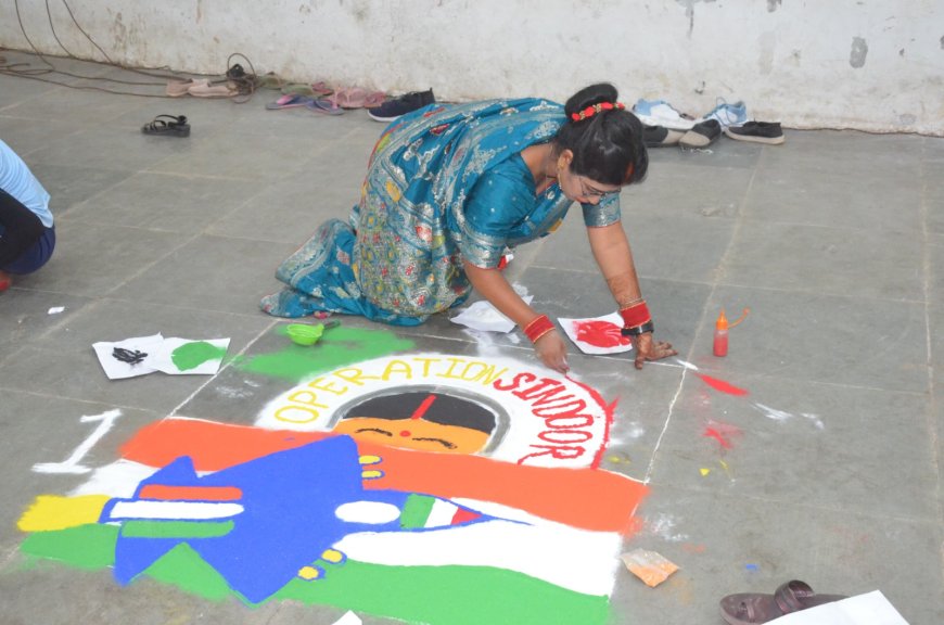 सिंगरौली महोत्सव के तीसरे दिन आज अटल सामुदायिक भवन बलौजी में रंगोली प्रतियोगिता हुआ आयोजन
