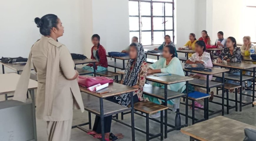 महिला पुलिस द्वारा मिशन शक्ति अभियान के तहत महिलाओं व बालिकाओं को किया गया जागरूक