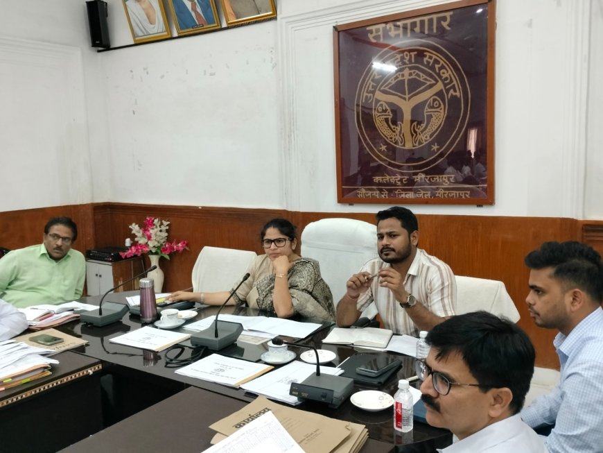29 मई से विद्युत विभाग के कर्मचारियों के द्वारा घोषित अनिश्चित कालीन हड़ताल के दृष्टिगत जिलाधिकारी ने अधिकारियों के साथ की बैठक