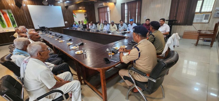 पुलिस अधीक्षक चित्रकूट की अध्यक्षता में पुलिस कार्यालय स्थित राघव प्रेक्षागार में पुलिस पेंशनर्स की बैठक का आयोजन किया गया।