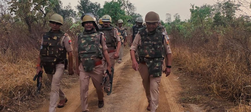 अपर पुलिस अधीक्षक के नेतृत्व में थाना मानिकपुर,मारकुण्डी पुलिस व पीएसी बल ने थाना क्षेत्र के जंगलों में कॉम्बिंग की गयी।