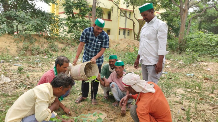 भा कि यू के प्रदेश सचिव ग्राम प्रधान बदोसरांय निसार मेंहदी ने पोध रोपित कर राष्ट्रीय प्रवक्ता चौधरी राकेश टिकैत का जन्म दिवस मनाया