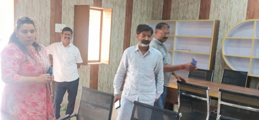 बी डी ओ सिरौलीगौसपुर अदिती श्रीवास्तव ने रामपुर में लाइब्रेरी देखी तो मौलाबाद में पारिजात मसाला