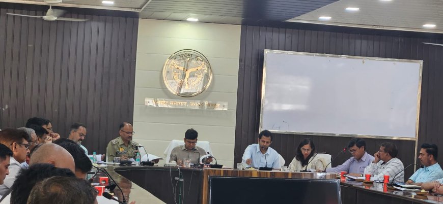 जिलाधिकारी व पुलिस अधीक्षक की उपस्थिति में आगामी त्योहार ईद-उल-अजहा (बकरीद) के दृष्टिगत शांतिपूर्ण तरीके से संपन्न करने के लिए बैठक कलेक्ट्रेट सभागार में संपन्न हुई।