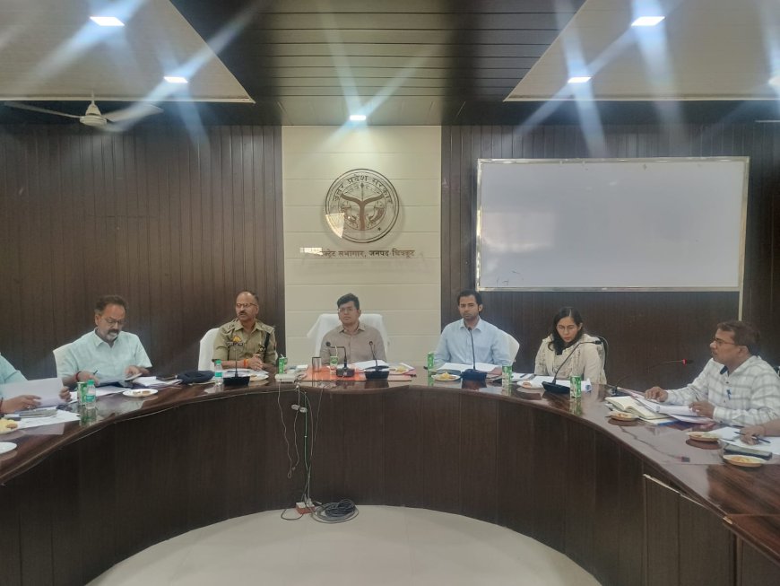 जिलाधिकारी की अध्यक्षता में तथा पुलिस अधीक्षक की उपस्थिति में योग दिवस की तैयारी के संबंध में बैठक कलेक्ट्रेट सभागार में संपन्न हुई।