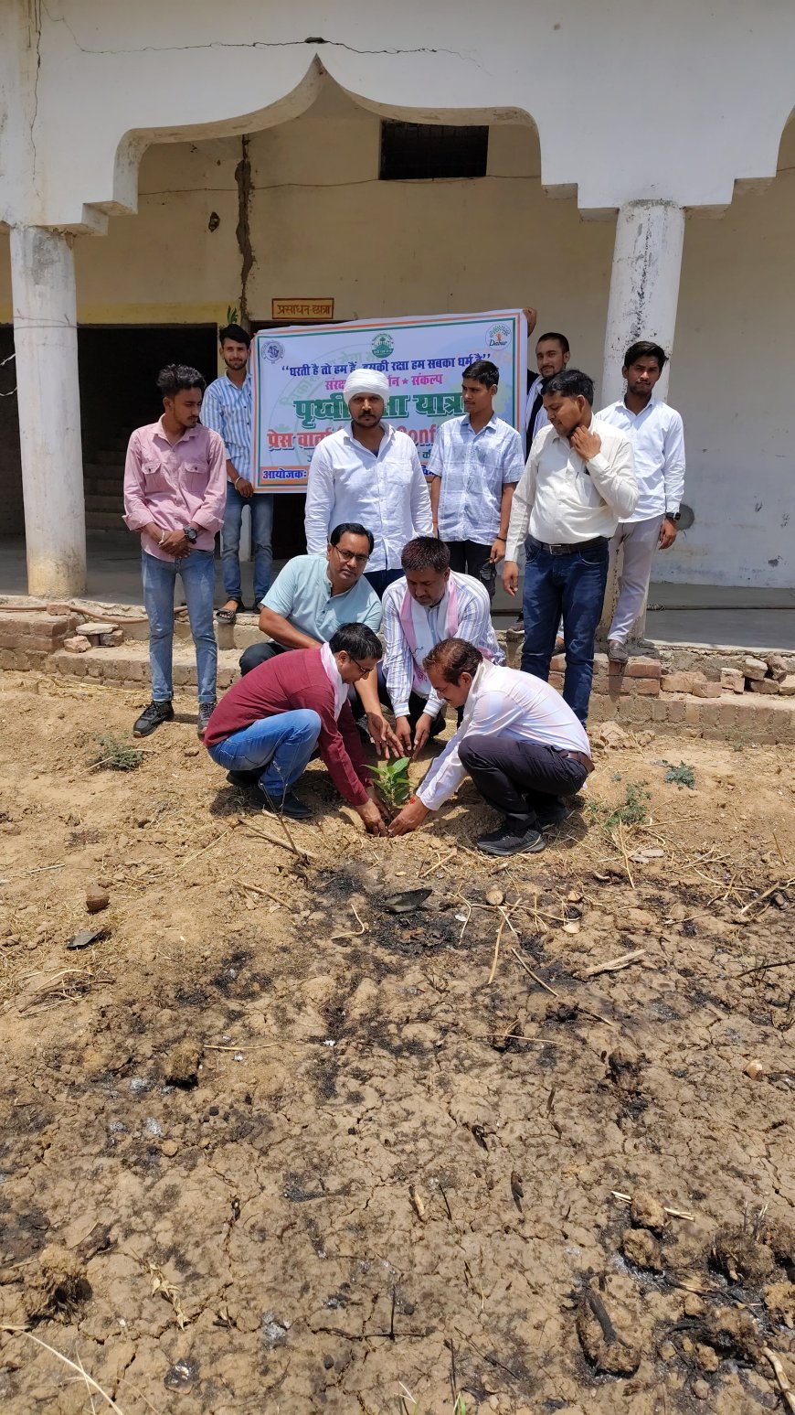 विश्व पर्यावरण दिवस पर "पृथ्वी रक्षा यात्रा" का संकल्प — सैकड़ों छात्राओं की उपस्थिति में पर्यावरण संरक्षण का संदेश।