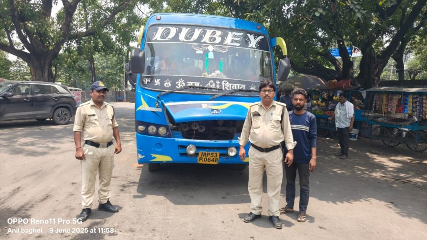 *आरटीओ के द्वारा नियमानुसार यात्री बसो का परिवहन न करने पर बसों में कार्यवाही करके दो  मालवाहक  को जप्त किया गया