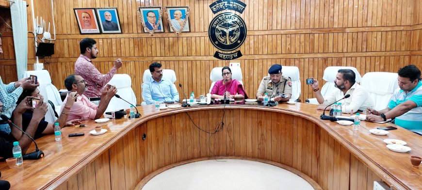 विस्फोटक प्रकरण के सम्बन्ध में डीएम व एसपी ने स्थिति को किया स्पष्ट