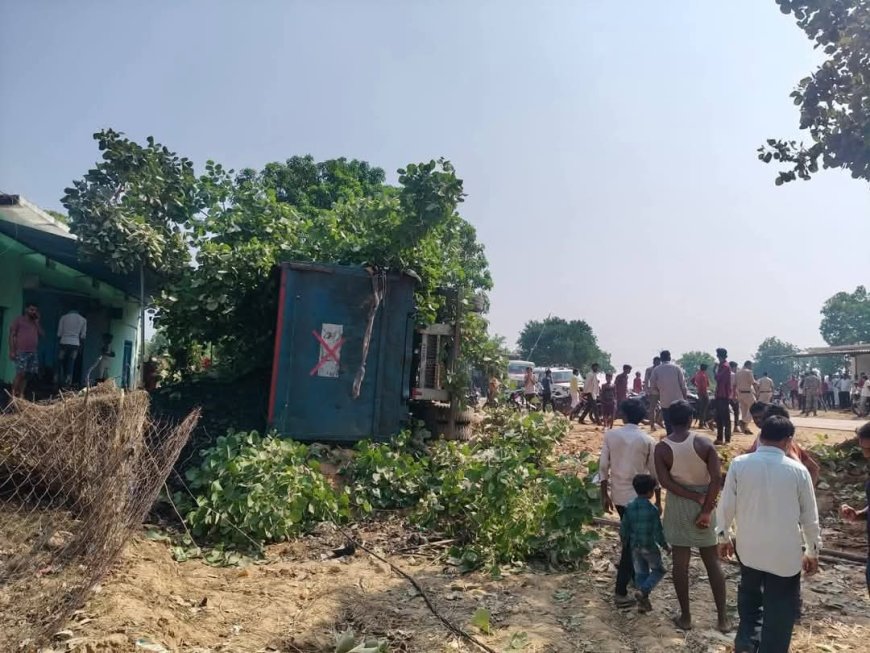 कोयला से भरी ट्रेलर घुसी घर में, लाखों का नुकसान, बाल- बाल बचा घर का परिवार